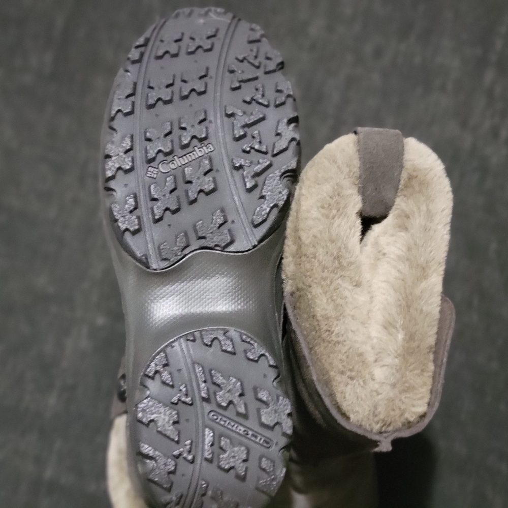 Columbia techlite snowboots